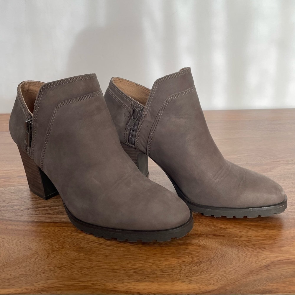 Lucky Brand‎ Natlee Ankle Booties Leather Neutral Grey Stacked Heel BOHO sz 7.5